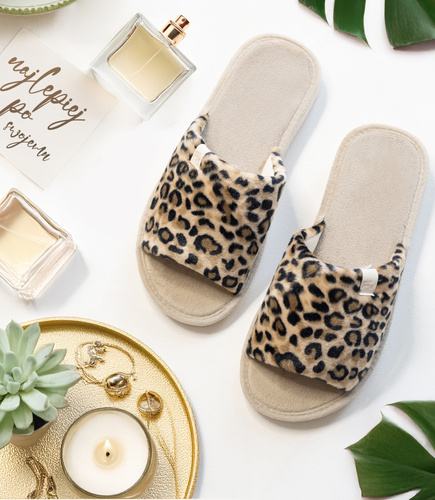 NS-045 Kapcie Damskie Natural Style Panterka Odkryte Palce