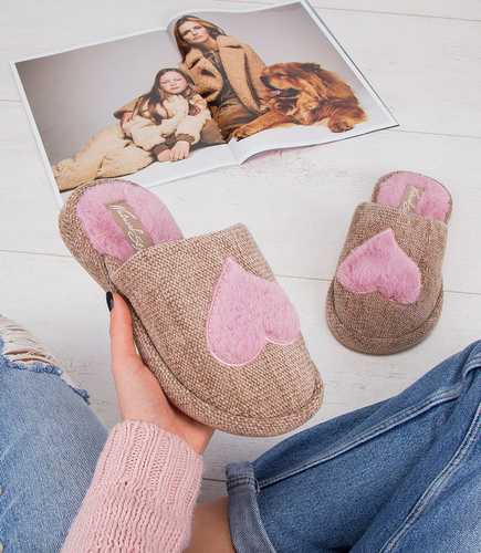 NS-239 Kapcie Damskie Natural Style Serca